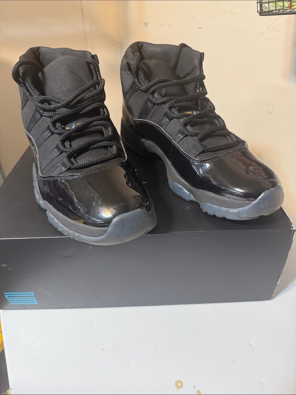 Men's Black High-Gloss Athletic High-Top Sneakers